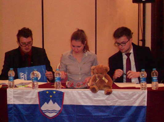 Ekipa slovenskih debaterjev z ljutomerskimi gimnazijci odlična na svetovnem prvenstvu